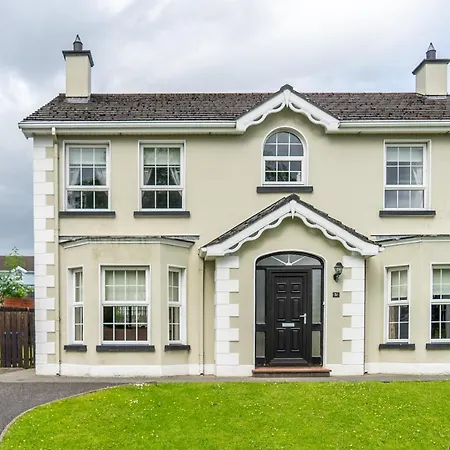 بيت للعطل The Rectory, By Wild Atlantic Wanderer Fahan